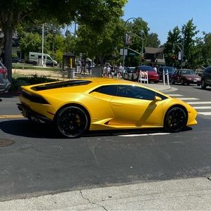 Meet your Posher, Santi